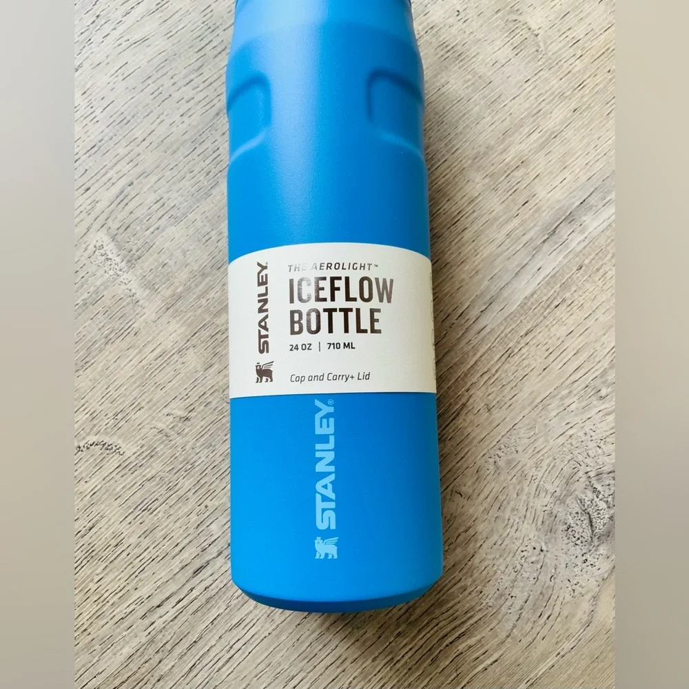 NWT☀️Stanley IceFlow Bottle in Bright Blue 24oz. - Picture 7 of 7